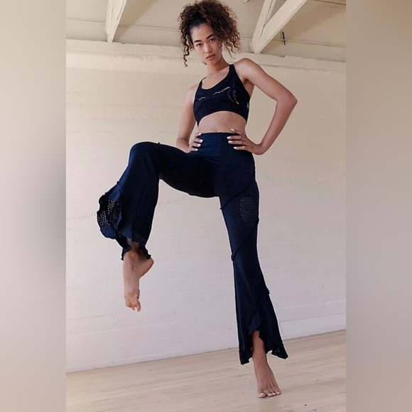 Free People Pants - 30. NWT Free People Now You See Me Flare Pants